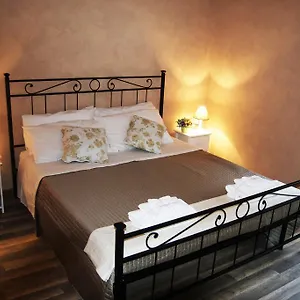 Apartment House Colosseo Italy