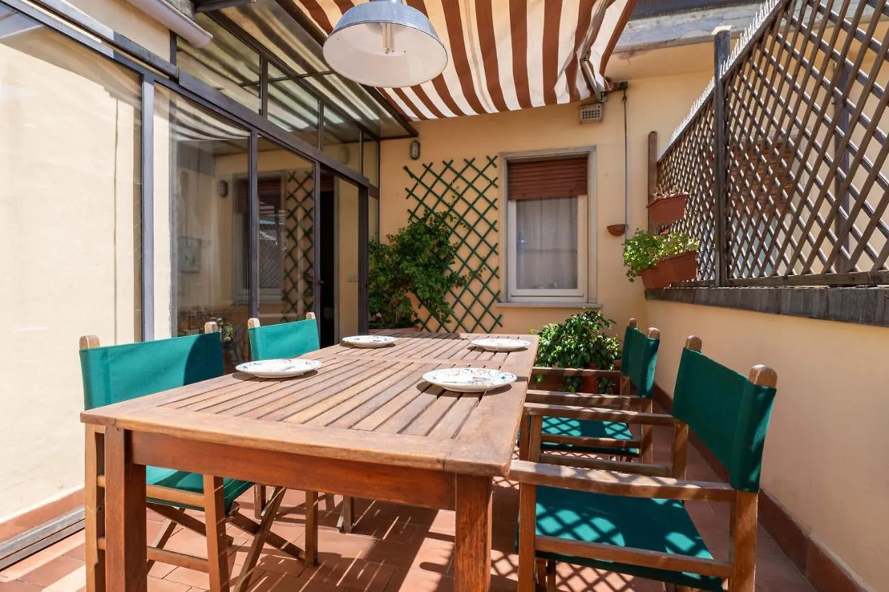 Terrace At 10 Mins From The Duomo - Homeunity Florence 0*,